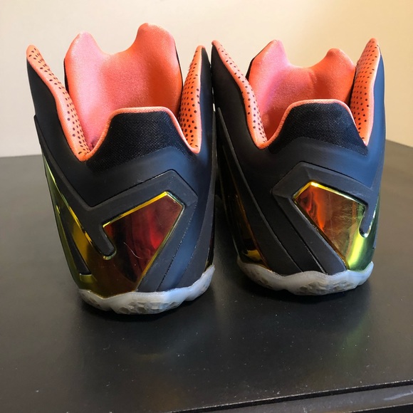 LeBron 11 Elite Black Gold - Picture 3 of 5